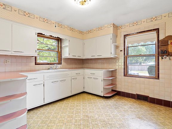 4th image of 1523 Menomonee Ave