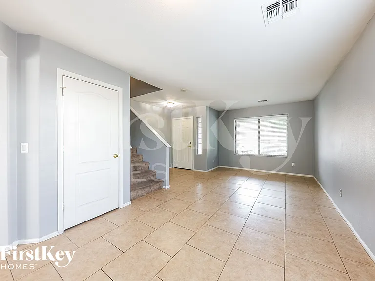 2430 W Via Dona Rd — Photo 4