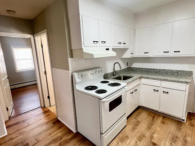 398 Newton St #1 — Photo 7