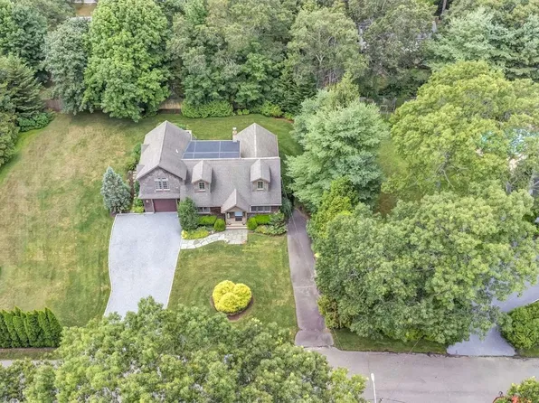 8 Deerland Drive, East Quogue, NY 11942