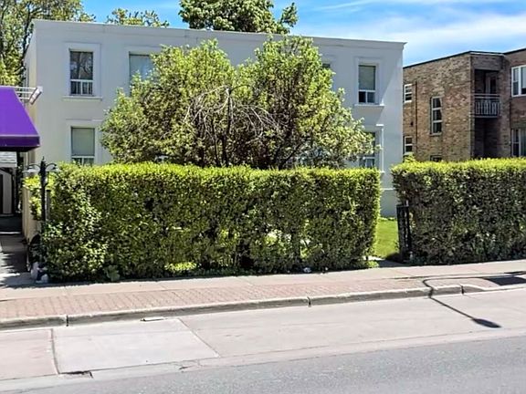 2nd image of 339 Lakeshore Rd E #3