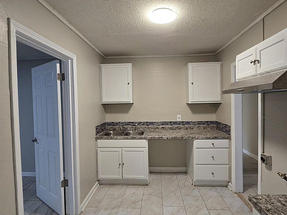 2nd image of 3198 Millwood Rd