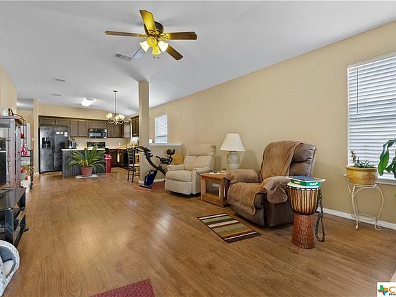 4th image of 213 Hyltin St