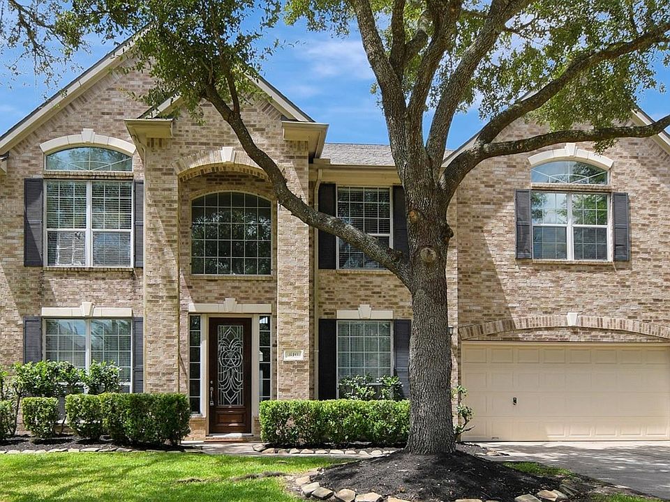 1st image of 810 Almond Pointe