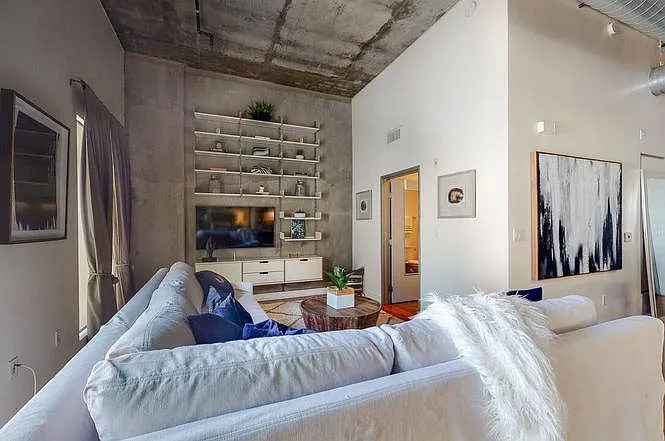 645 W 9th St #718 — Photo 4