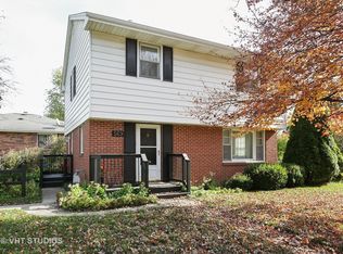 569 S McHenry Ave, Crystal Lake, IL 60014