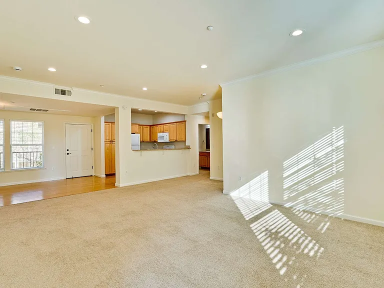 Encinal Place Apartments — Photo 12