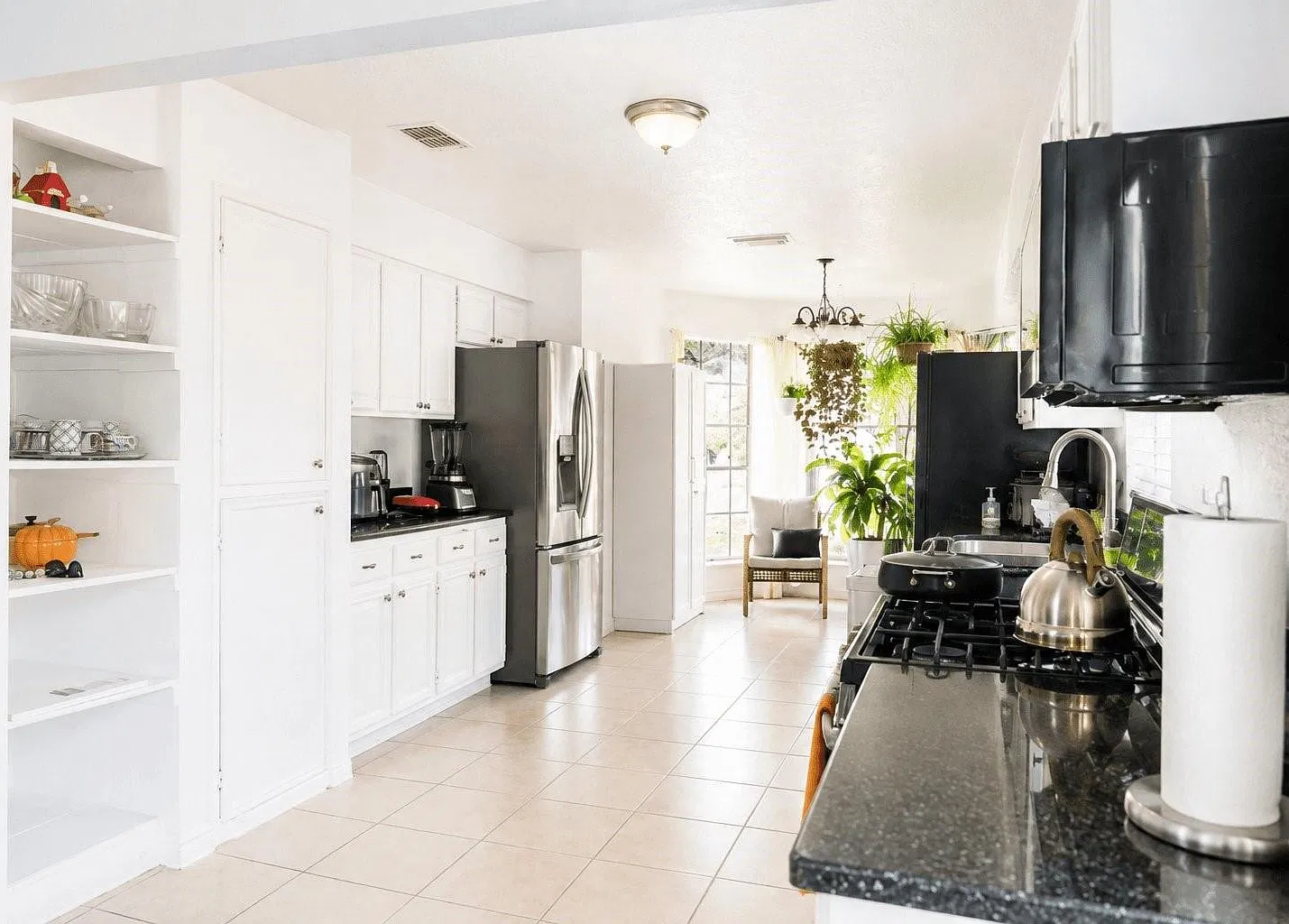 4 bed, 2.5 bath, 2868 sqft, $3,000 — Photo 4