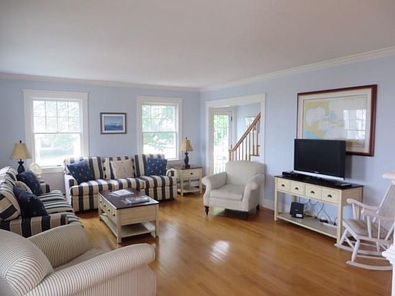 3rd image of 6 Narragansett Ct