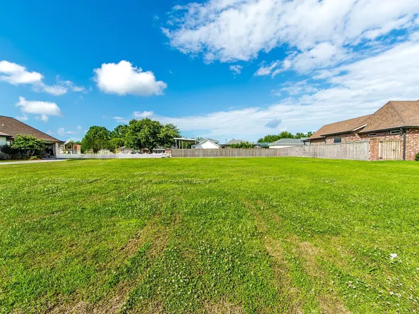 126 Godchaux Dr, Houma, LA 70360