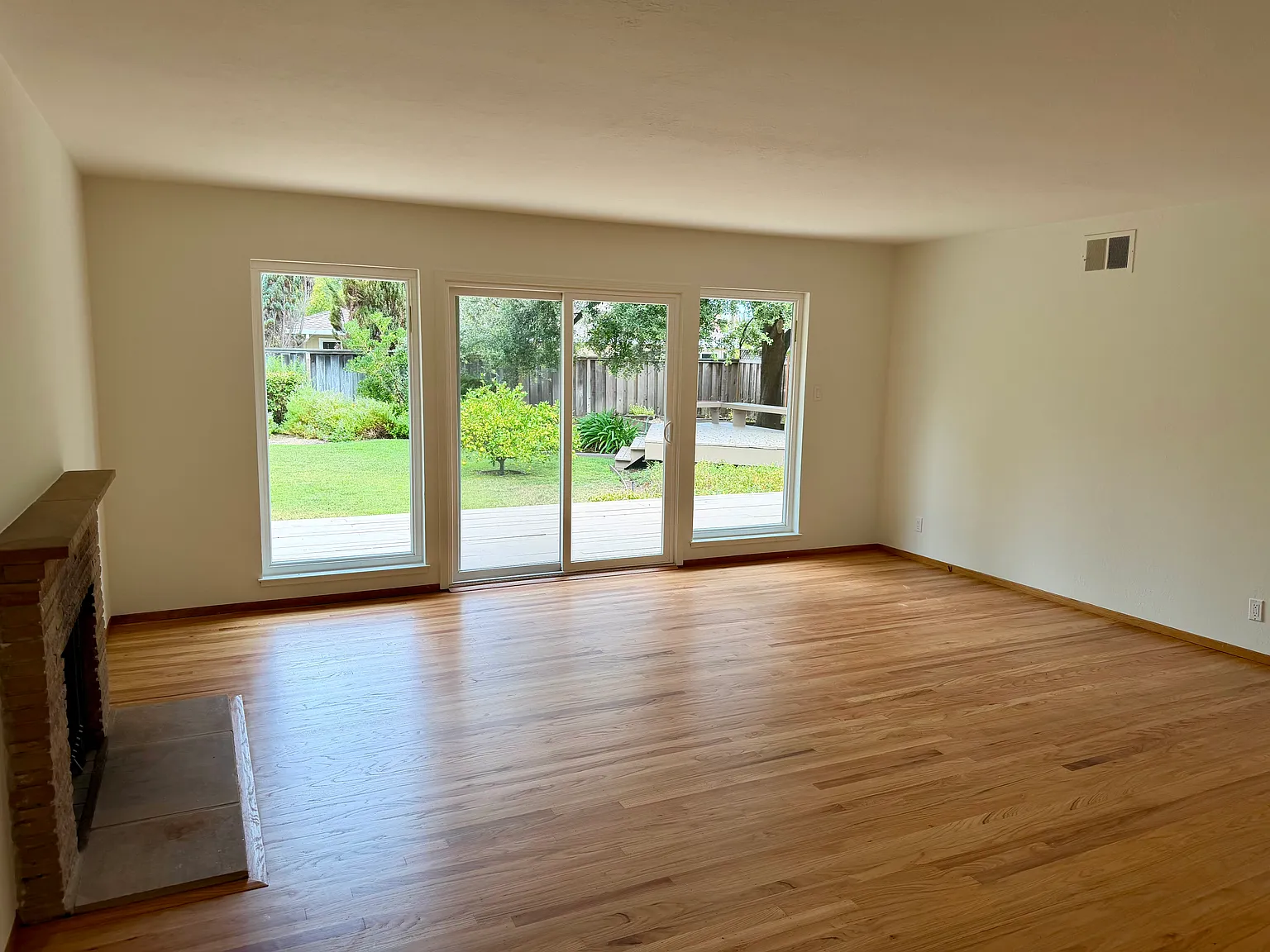 3 bed, 1232 sqft, $5,495 — Photo 3