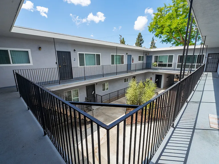 10374 Long Beach Blvd #K — Photo 6