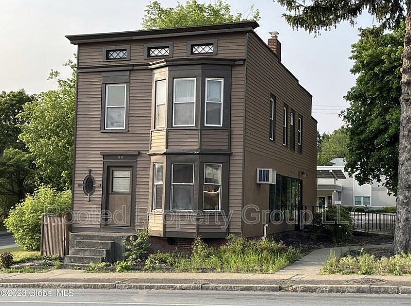 Commercial Space location, location, location 151 Hoosick St Troy, NY