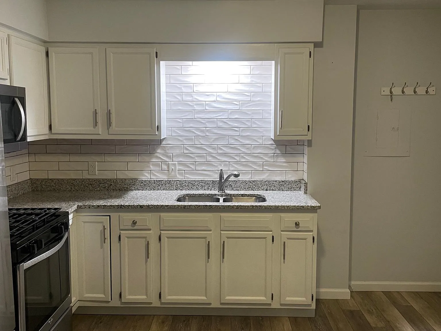 943 Chestnut Ridge Rd — Photo 1