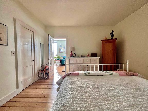 Bedroom with queen bed