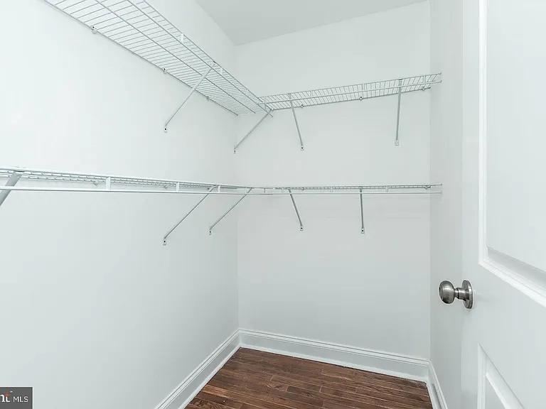 1505 Clarkson St — Photo 18