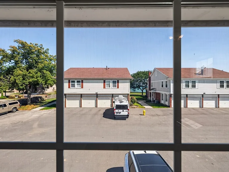 26070 N Lake Dr — Photo 13