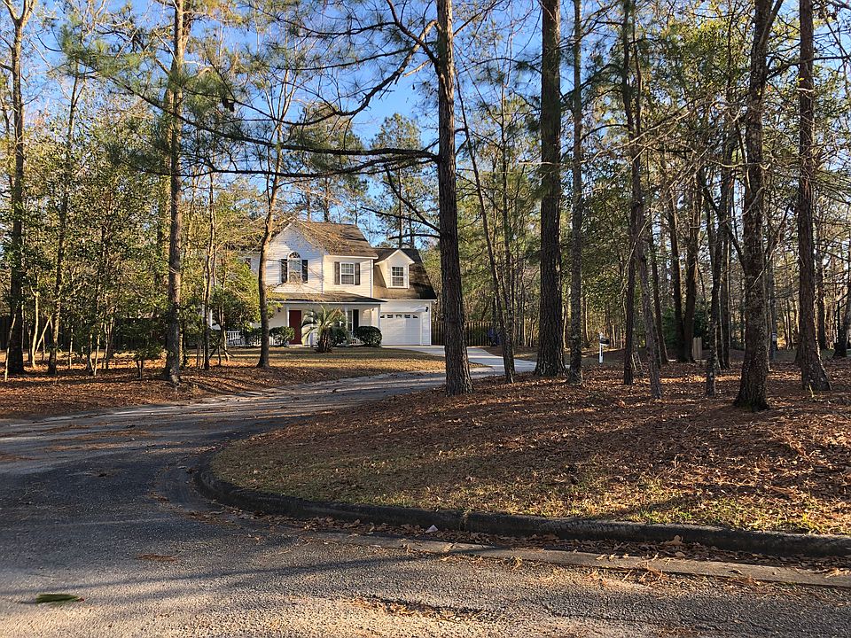 Private wooded cul-de-sac