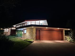 S47W33740 Fox Hollow Dr, Dousman, WI 53118