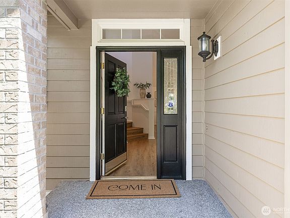 3rd image of 19303 Meridian Place W