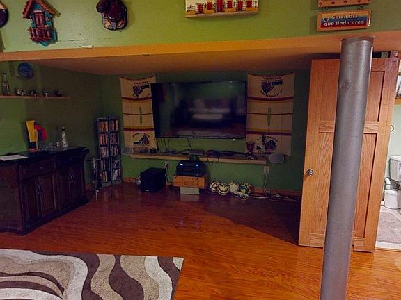 3rd image of 204 E Oakbourne Ave