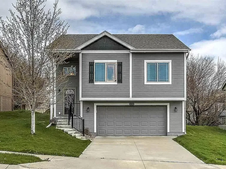 7033 S 183rd Ave — Photo 2