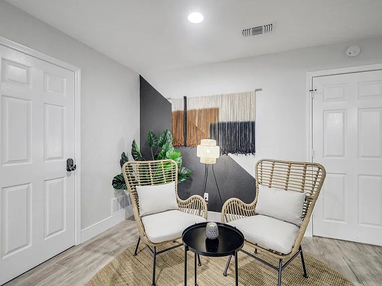 334 Lisa Ln — Photo 18