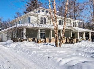 8523 Longleaf Dr SE, Ada, MI 49301