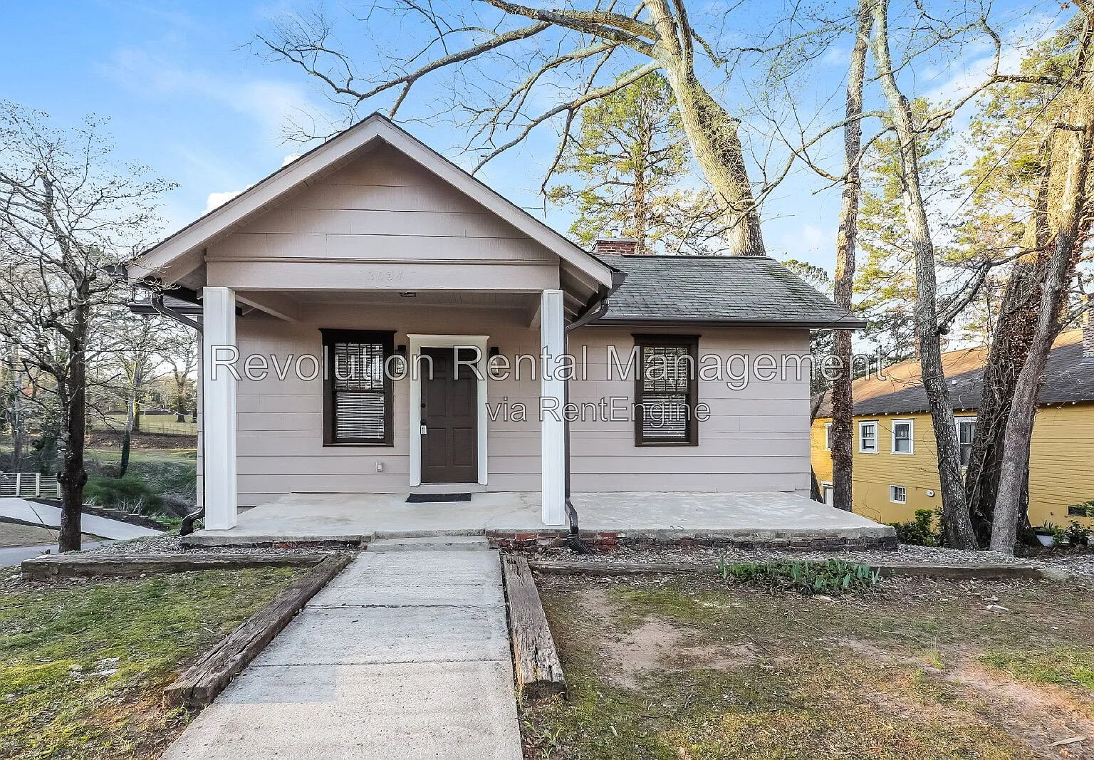 3 bed, 1.0 bath, 1200 sqft, $1,450 — Photo 1