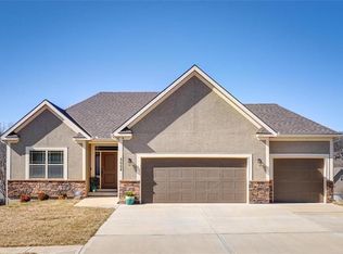 5008 NW Flintridge Dr, Riverside, MO 64150