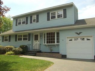8 Eden Ln, Loudonville, NY 12211