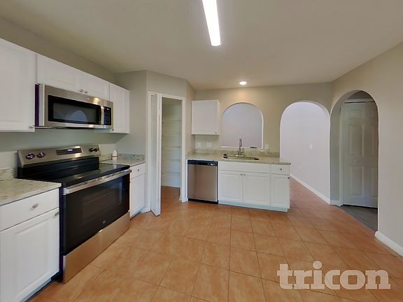 4th image of 3005 Whispering Trails Dr