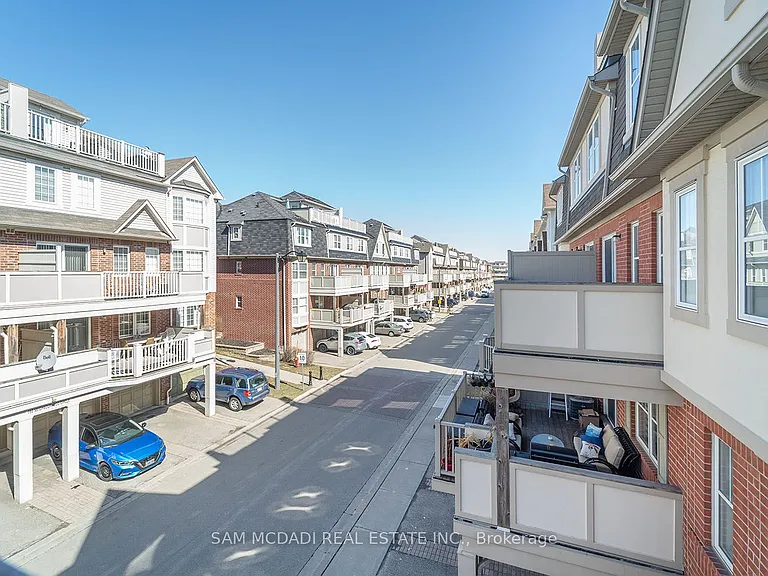 639 Dundas St W #2 — Photo 12