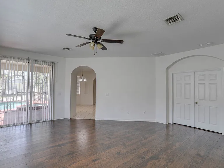 4977 Pall Mall St W — Photo 7