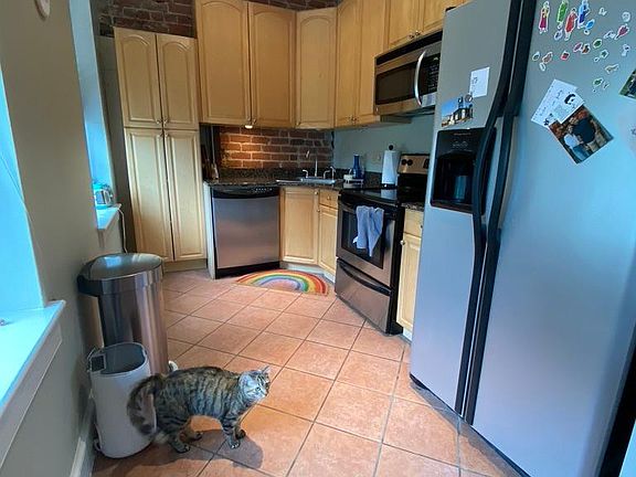 2nd image of 2507 E Broad St APT B