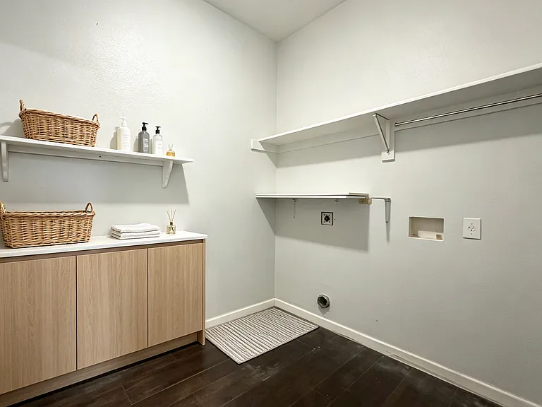 1909 Bradford Pear Sq — Photo 12