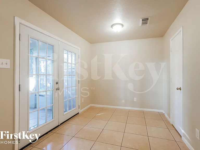 19931 Arrowsmith Dr — Photo 4