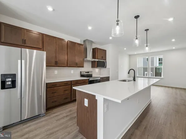 18022 Alicia Ave, Dumfries, VA 22026