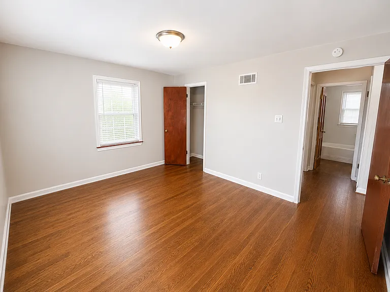 1033 Bakewell Dr — Photo 7