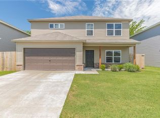 5102 W Claxton Cir, Fayetteville, AR 72704