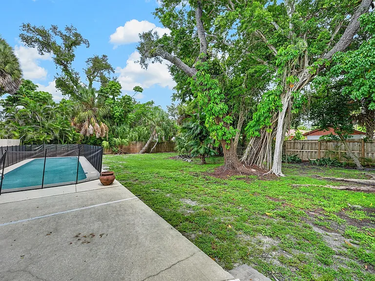 1010 Virginia Dr — Photo 57