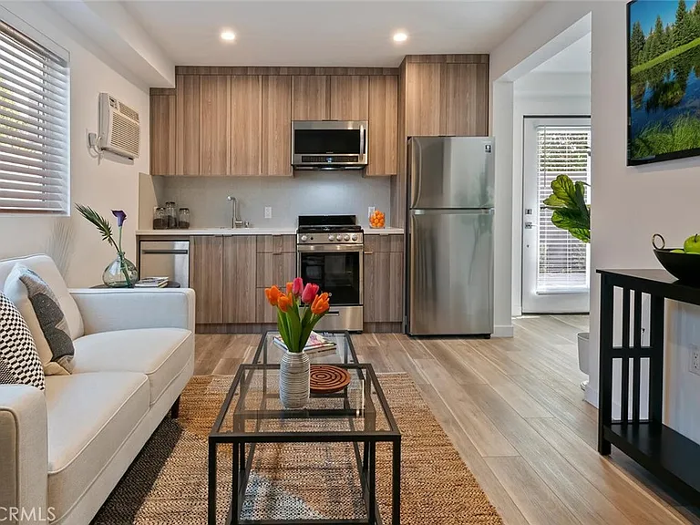 13538 Vanowen St #5 — Photo 5