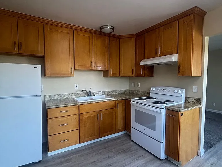 3747 Underwood Dr — Photo 2
