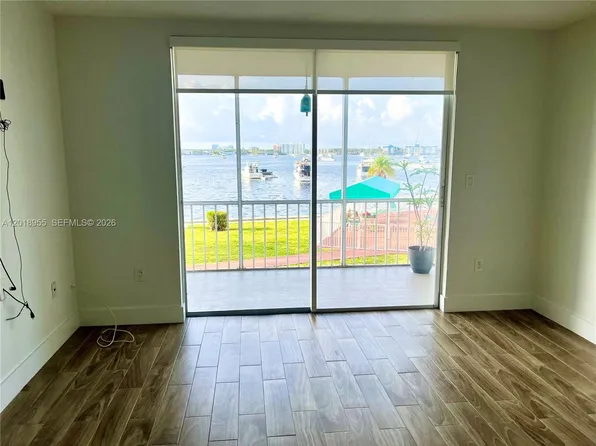 2910 Point East Dr, Aventura, FL