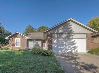 1228 NE Hendrix Dr, Lees Summit, MO 64086