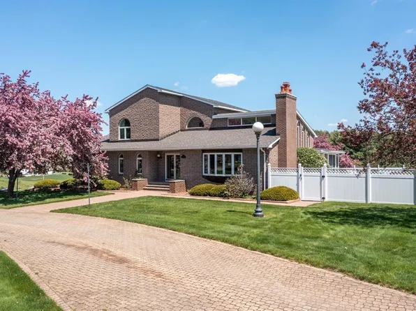 524 Wauregan Rd, Brooklyn, CT 06234
