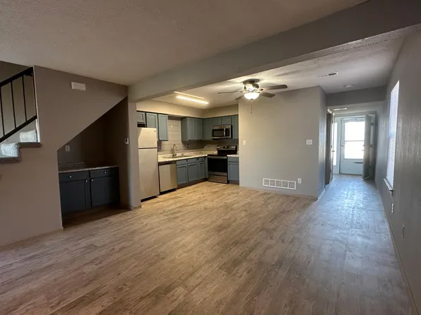 1299 NW Phelps Dr, Grain Valley, MO 64029