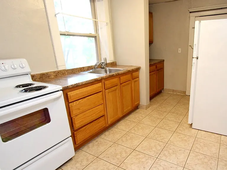 326 Melwood Ave — Photo 3