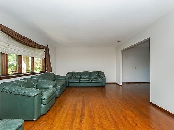 4th image of 901 Ionia Ave