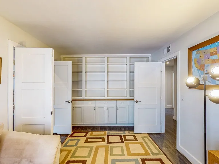 6543 Peachtree Ln — Photo 8